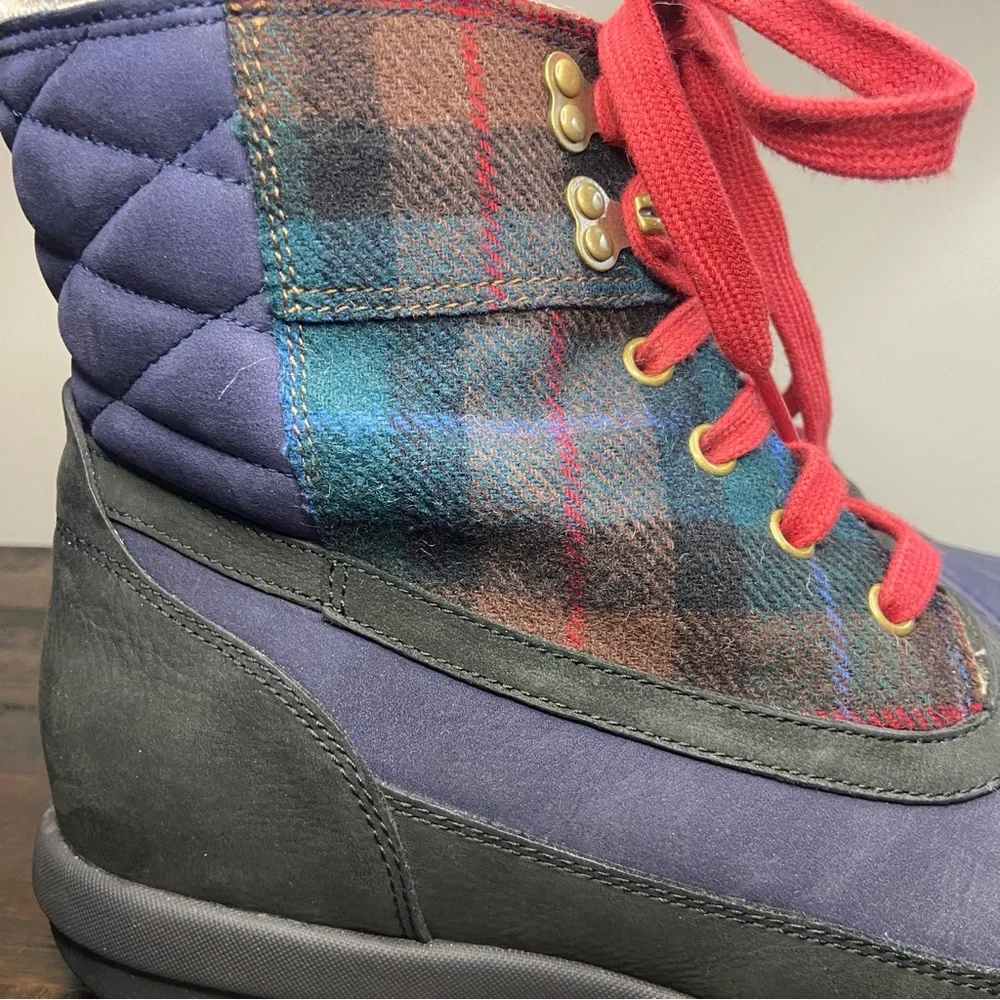 Cole Haan Men's Air Rhone Quilted Navy Plaid Waterproof Boot 9.5